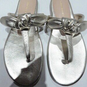 STUART WEITZMAN GOLD METALLIC THONG SANDALS IN SIZE 7B (NEW)